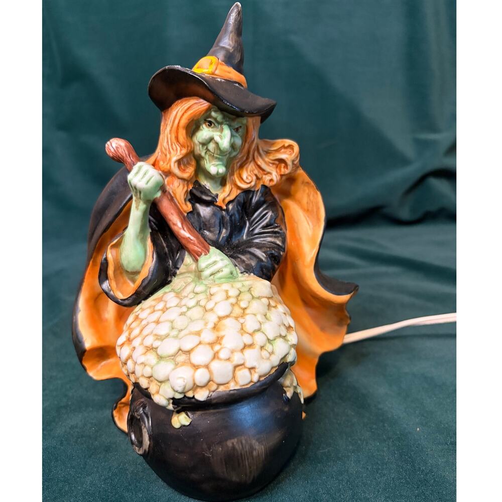 Vintage Enesco Lighted Halloween Witch Stirring Bubbling Cauldron Figurine